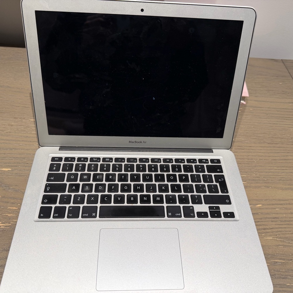 Apple MacBook Air - Sleek Silver Design